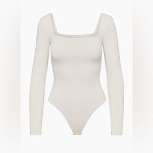 Aritzia Babaton Contour Squareneck Longsleeve Bodysuit in Matte Pearl Sz Medium